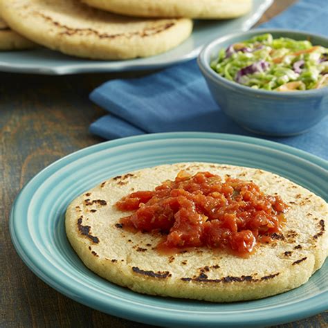 Pupusas Salvadoreñas de Frijoles y Queso | Ready Set Eat