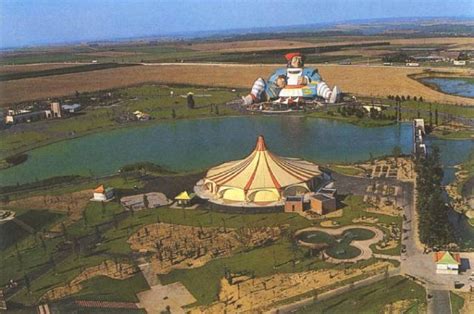 The Forgotten Theme Park Mirapolis - Abandoned Spaces