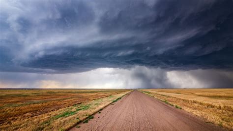 What's inside a tornado? - Climbing a Teach Science