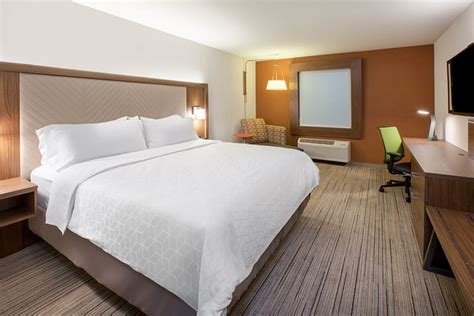 HOLIDAY INN EXPRESS & SUITES LAKE OKEECHOBEE $161 ($̶1̶8̶7̶) - Prices ...