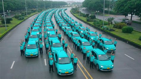 Người Hà Nội có thể sử dụng Taxi Xanh SM từ ngày hôm nay với VinFast VF ...