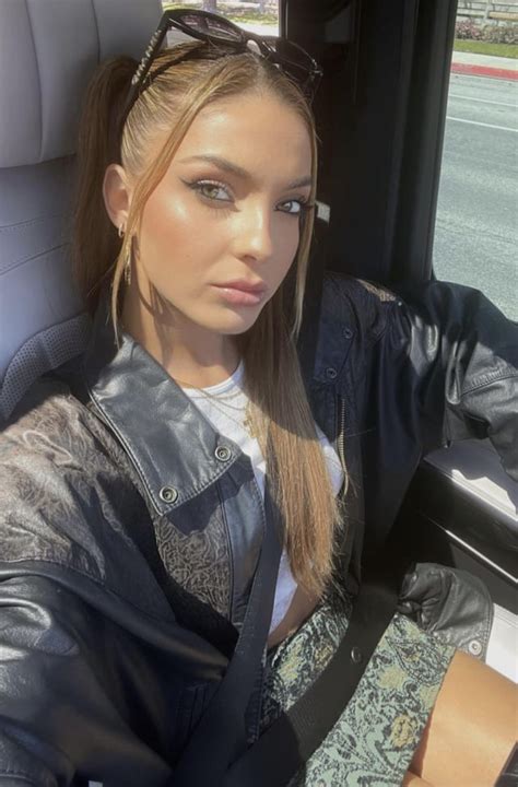 Car selfie. (IG story 3/25/23) : r/Lexi_Rivera