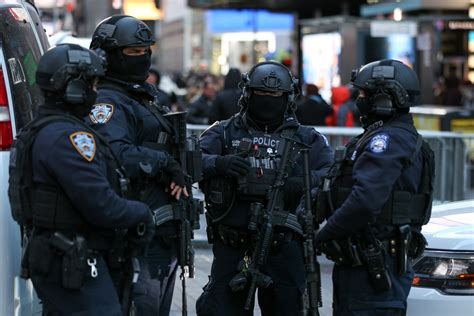 New York police poised to thwart New Year's Eve suicide bombers