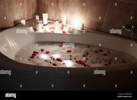 Bathtub candles hi-res stock photography and images - Alamy