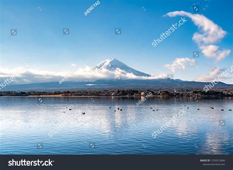 Close Mount Fuji Lake Kawaguchi Side Stock Photo 1255513846 | Shutterstock