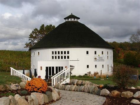 9 Of The Best Michigan Wineries To Visit In The Fall