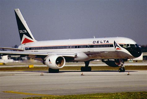 File:11al - Delta Air Lines Boeing 757-232; N686DA@FLL;30.01.1998 ...