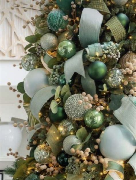 67 Inspiring Green Christmas Decor Ideas - Shelterness