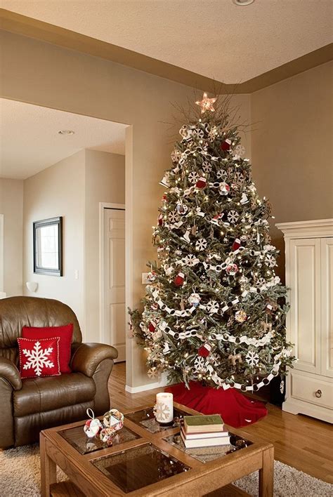 40 Christmas Tree Decorations With Garland - Decoration Love