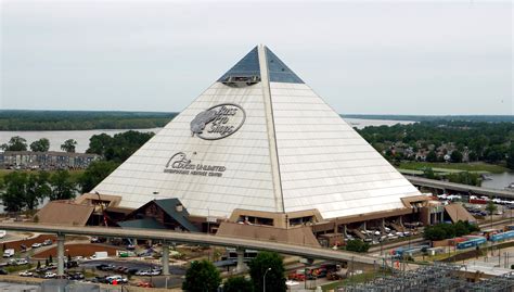 A Bass Pro Shop In A Pyramid Is Surely A Sign That The World Is Ending ...