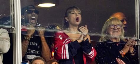 Taylor Swift Spotted In Crazy Custom Travis Kelce Jacket For NFL ...