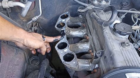 Cleaning intake manifold - YouTube