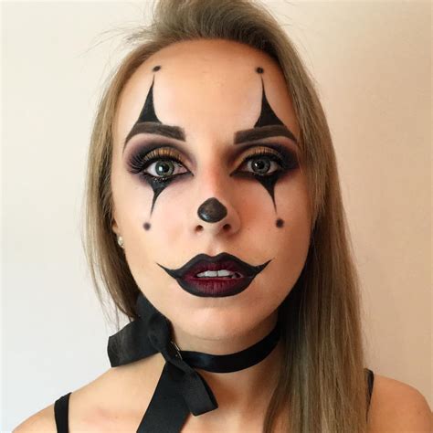 30 Days of Makeup - Halloween inspired CLOWN | La Poudre Blog