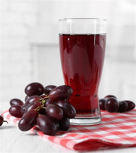 10 Research Backed Health Benefits Of Grape Juice + Nutritional Value