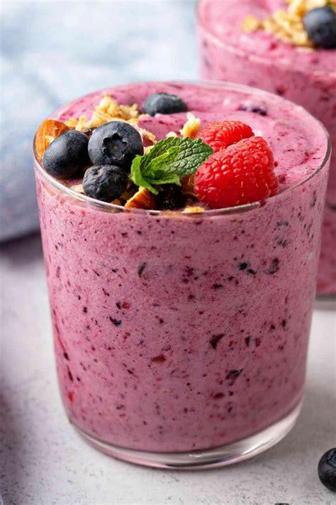 18 Easy and Healthy Frozen Fruit Smoothie Recipes - IzzyCooking