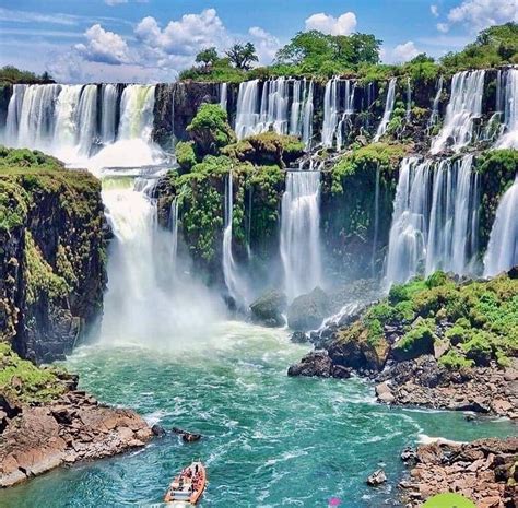 Turismo: cientos de turistas recorrieron las Cataratas, que lucieron ...