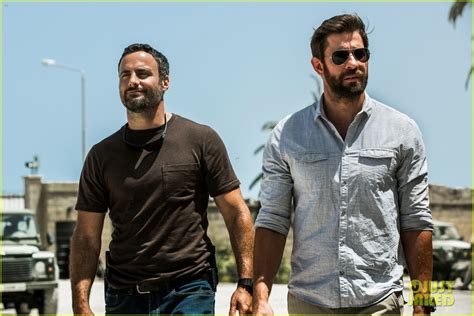 John Krasinski Shows Off Buff Bod in New '13 Hours' Photo: Photo ...