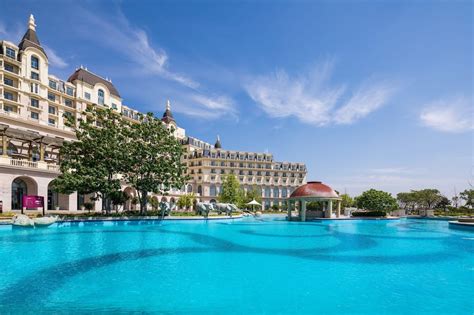 Book Crowne Plaza Qingdao Ocean Spring Resort, an IHG Hotel in Qingdao ...