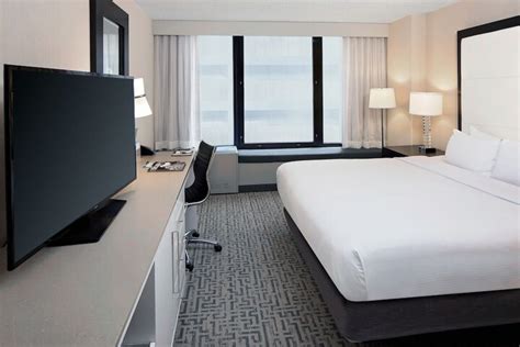 DoubleTree by Hilton Chicago Magnificent Mile Chicago | Bookonline.com