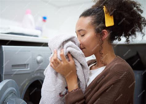 Premium Photo | I just love the smell of clean laundry shot of a woman ...