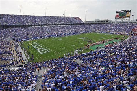 Wildcat Quickies: Commonwealth Stadium Edition - A Sea Of Blue