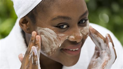 Product Of The Week: The Makeup Remover My Skin Is Loving | Essence