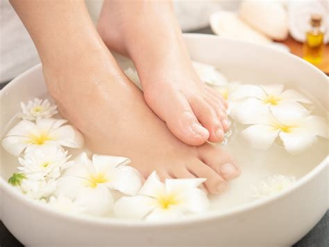 Home Remedies: Treat Your Feet To A Spa Treatment At Home ...