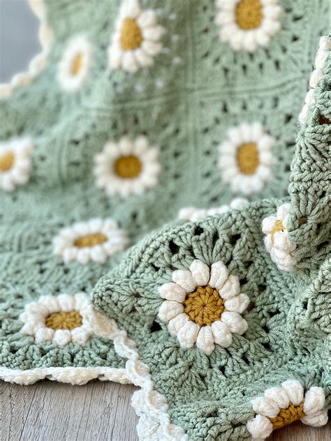 Crochet Daisy Granny Square Blanket Pattern Daisy Blanket - Etsy Canada