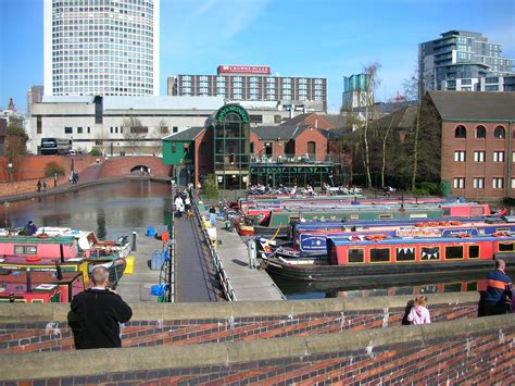 Worcester & Birmingham Canal – Narrowboating for Beginners