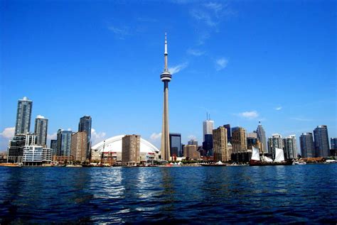 CN Tower, Canada, Walk on The Glass With A Height of 341 Meters ...