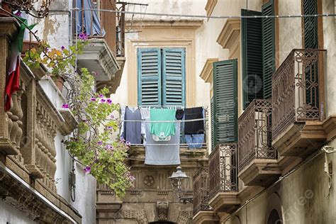 Hanging Laundry In The Historic Gallipoli Old Town Le Photo Background ...