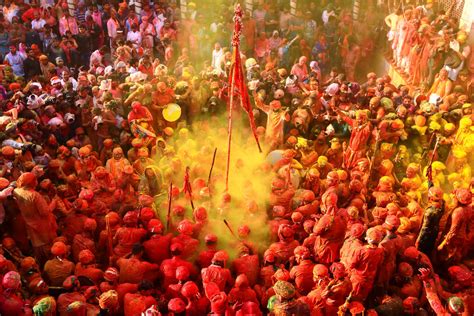 How is Holi celebrated in Uttar Pradesh India? Holi in Uttar Pradesh