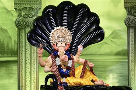 Lalbaugcha Raja 2021: Get Virtual Darshan of Lord Ganesh, Order Prasad ...