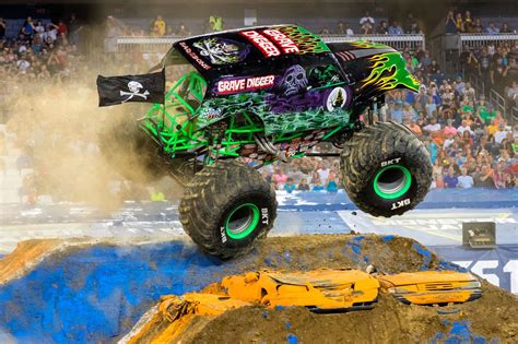 Q&A: Grave Digger driver still gets goosebumps while competing in ...