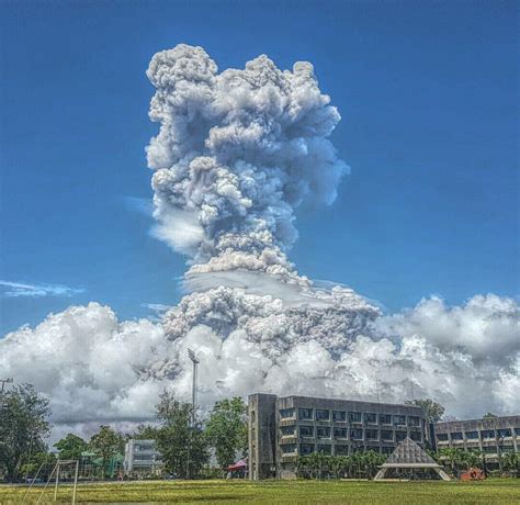 Huge eruption at Mayon Volcano, Philippines, ejects ash 12.5 km (41 000 ...