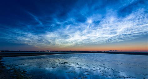 Night-shining noctilucent clouds have crept south this summer | Science ...