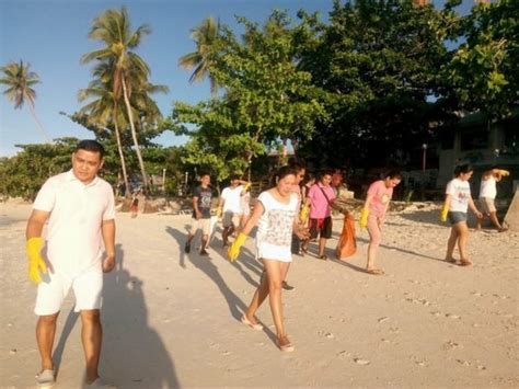 Bohol residents clean up Panglao, Dauis beaches | Cebu Daily News