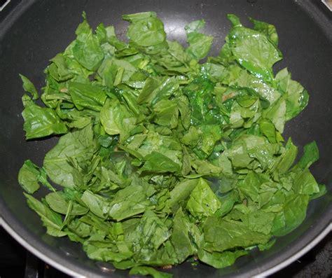 Creamy Farfalle Pasta with Spinach - StolenRecipes.net