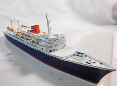 RARE 1: 1250 MODEL SHIP HIGHLY DETAILED DIECAST CRUISE LINER VEENDAM ...