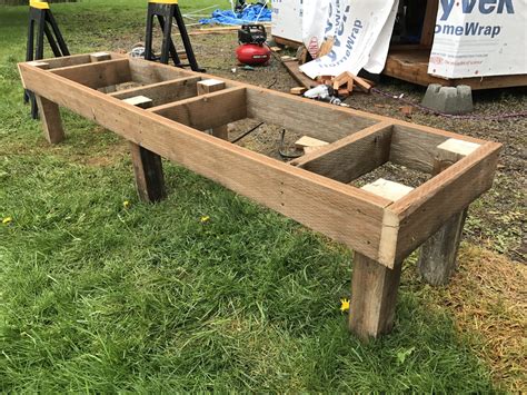 Building a beehive stand – Yellow Cottage Homestead