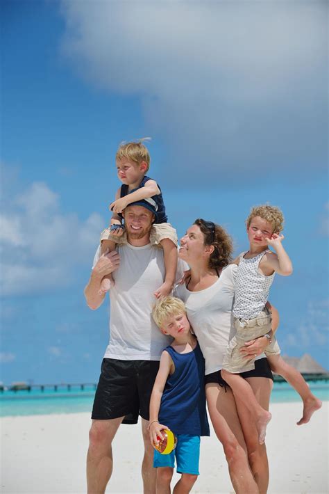 happy family on vacation 11960403 Stock Photo at Vecteezy