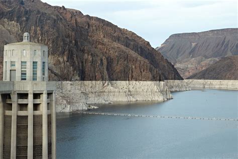 The Hoover Dam reservoir is at an all-time low - The Verge