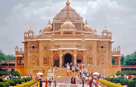 The Famous Akshardham Temple In Delhi | Famous Places