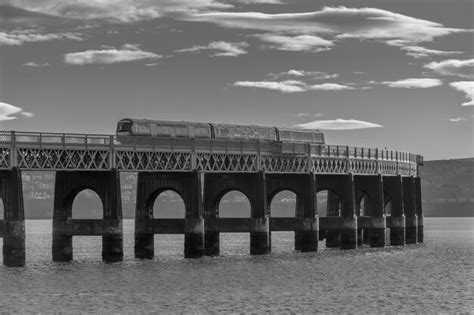 Premium Photo | Railway bridge over the river tay in the uk