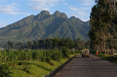 volcanoes-rwanda - YourAmazingPlaces.com