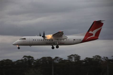 Bendigo Airport Qantas flights to Sydney take off for first time ...