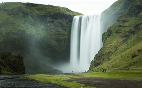 Iceland's Curtain Waterfall: Skogafoss