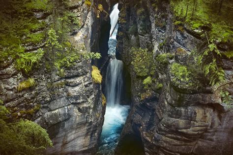 Explore Glacial Carved Canyons While Camping at Starved Rock State Park, IL