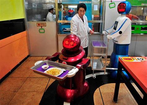 Robot Restaurant 20 China - Robots Are The Waiters