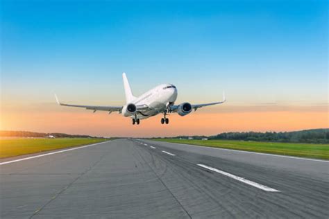 75,700+ Planes Taking Off Photos Stock Photos, Pictures & Royalty-Free ...